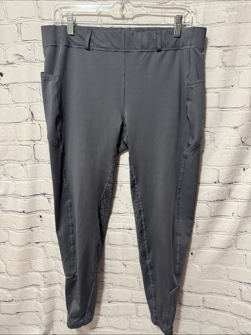 EUC Ovation Aerowick Equestrian GripTec Full Seat Riding Tights Stretch Breeches